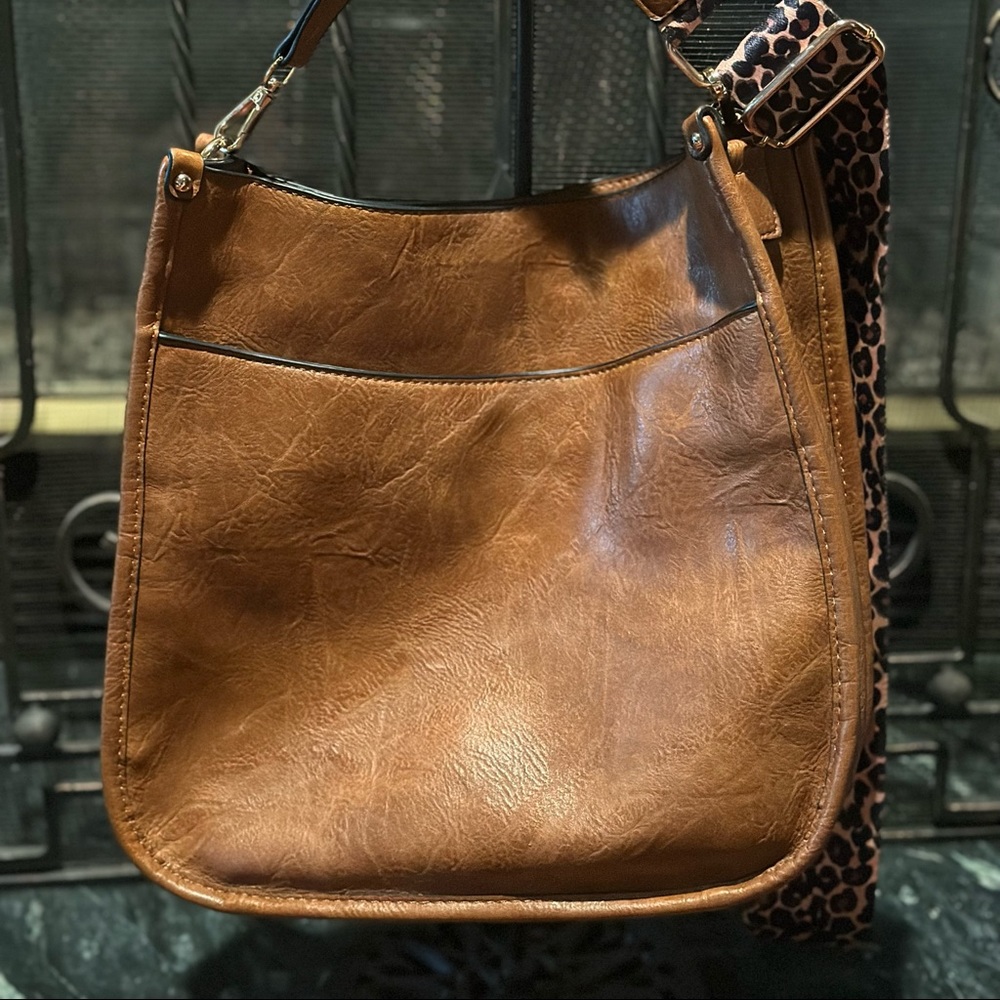 🎉💥🎉 LIKE NEW Jen & Co crossbody with guitar strap!!